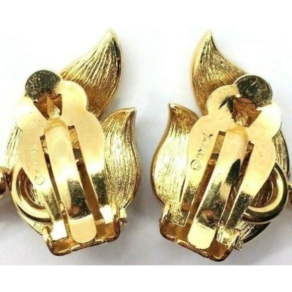 Vintage Crown Trifari Moonstone & Rhinestone Gold Plated Sweater Clip Cloak Cape - Picture 3 of 3